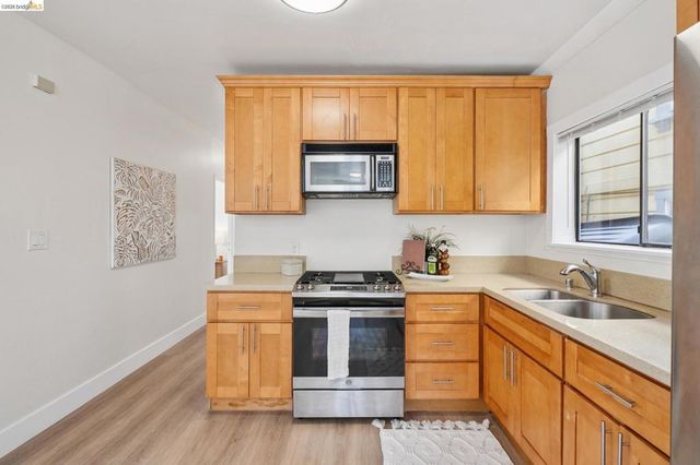 1946 E 20Th St, Oakland, CA 94606