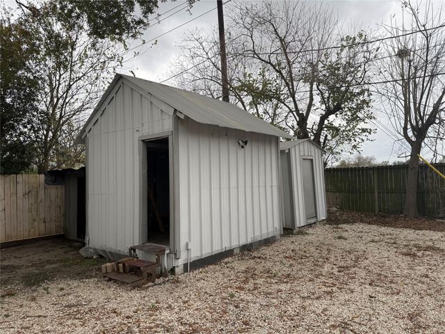 702 Westshire Drive, Houston, TX 77013