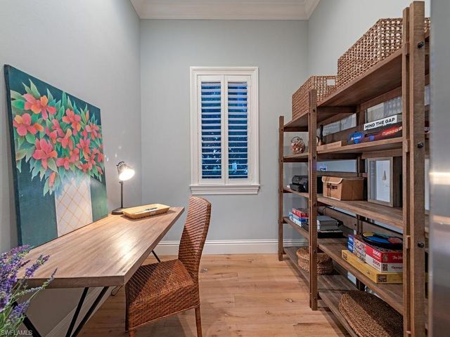 131 3rd ST N, Naples, FL 34102