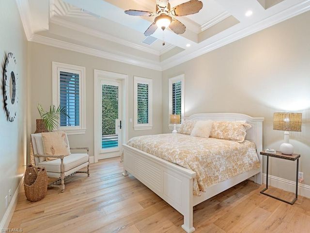 131 3rd ST N, Naples, FL 34102