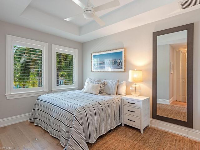 131 3rd ST N, Naples, FL 34102