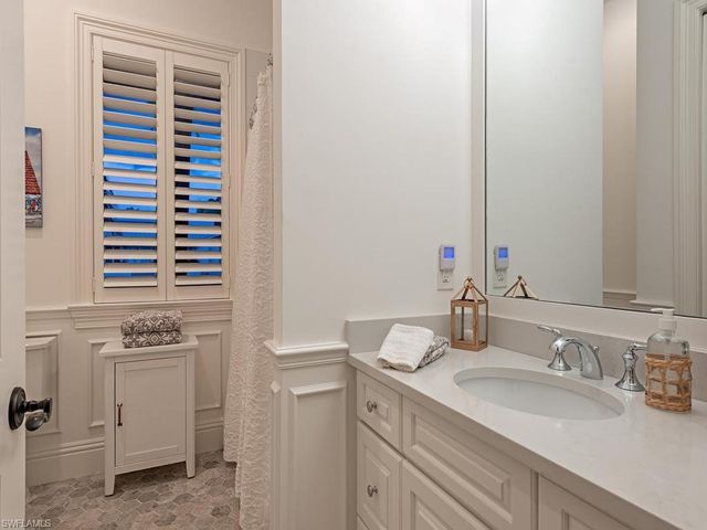 131 3rd ST N, Naples, FL 34102