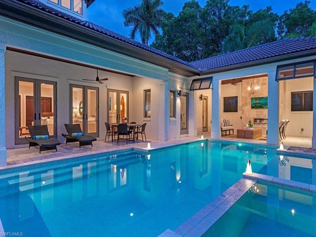 131 3rd ST N, Naples, FL 34102