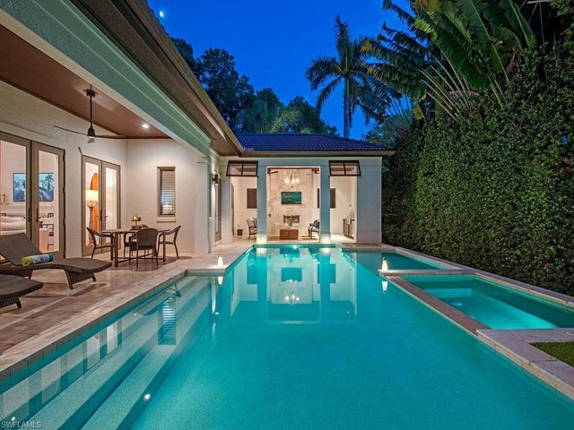 131 3rd ST N, Naples, FL 34102