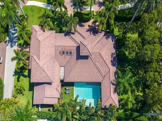 131 3rd ST N, Naples, FL 34102