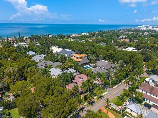 131 3rd ST N, Naples, FL 34102