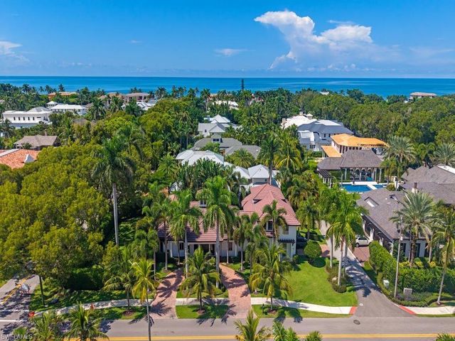 131 3rd ST N, Naples, FL 34102