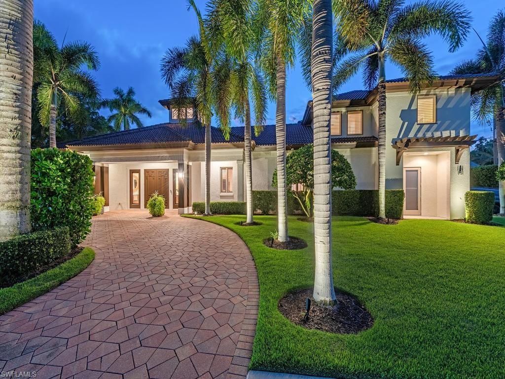131 3rd ST N, Naples, FL 34102