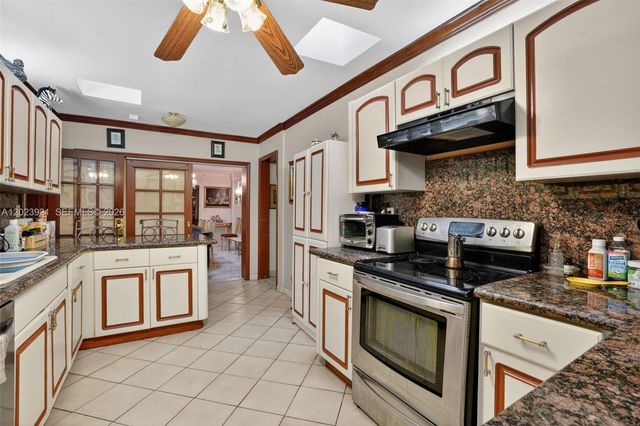 8461 SW 68th St Rd, Miami, FL 33143