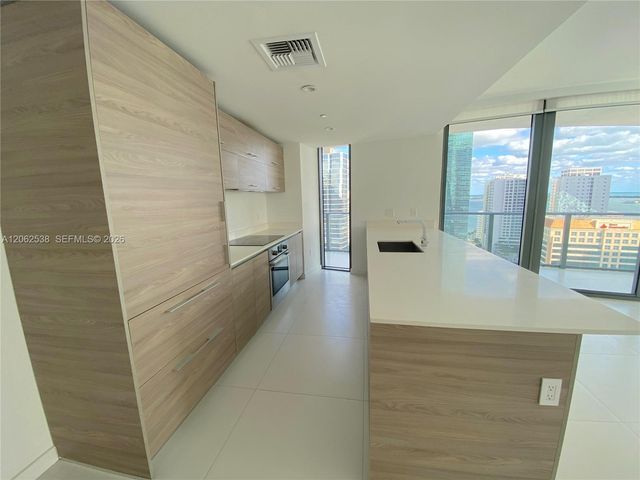 1300 S Miami Ave 2105, Miami, FL 33130