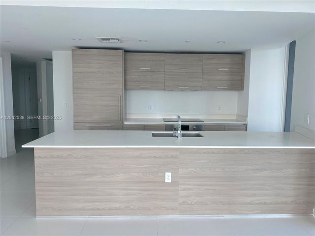 1300 S Miami Ave 2105, Miami, FL 33130