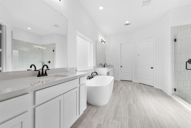 7425 Desert Needle DR, Lago Vista, TX 78645