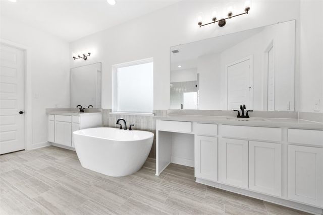 7425 Desert Needle DR, Lago Vista, TX 78645