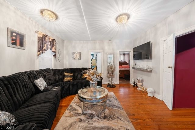 305 Summit Ave, Jersey City, NJ 07306