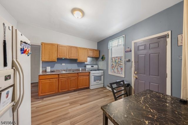 305 Summit Ave, Jersey City, NJ 07306
