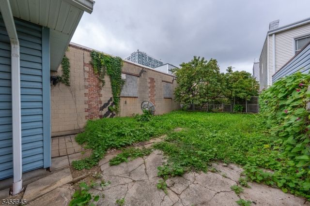 305 Summit Ave, Jersey City, NJ 07306