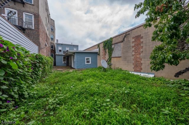 305 Summit Ave, Jersey City, NJ 07306
