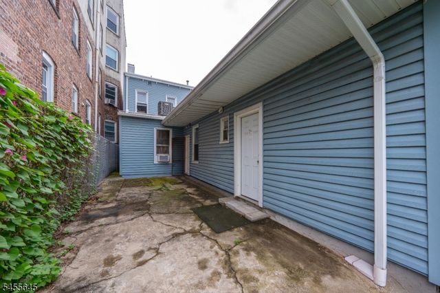 305 Summit Ave, Jersey City, NJ 07306