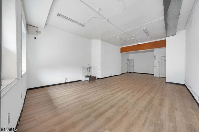 305 Summit Ave, Jersey City, NJ 07306