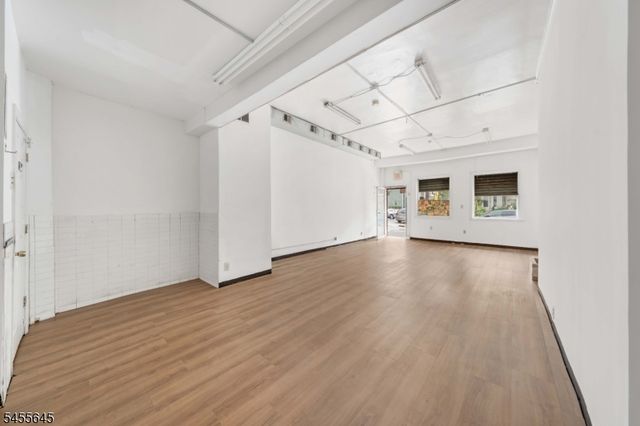 305 Summit Ave, Jersey City, NJ 07306