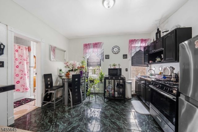 305 Summit Ave, Jersey City, NJ 07306