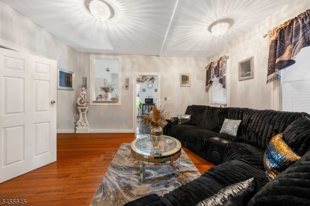 305 Summit Ave, Jersey City, NJ 07306