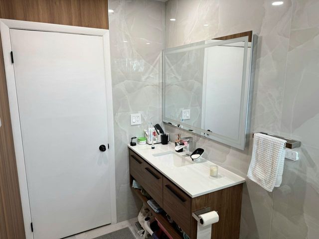 8113 Carlisle Drive, Hanover Park, IL 60133