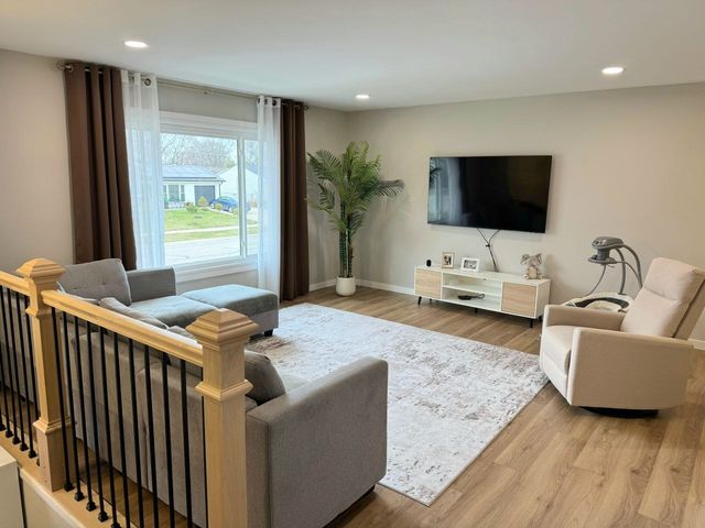 8113 Carlisle Drive, Hanover Park, IL 60133