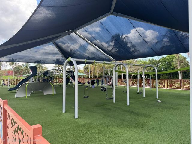 10851 Palm Ridge Lane, Tamarac, FL 33321