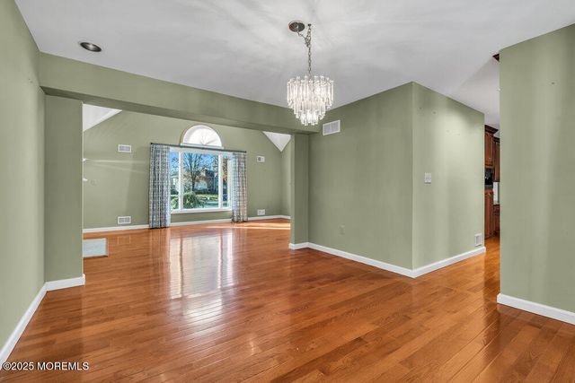 25 Iroquois Drive, Freehold, NJ 07728