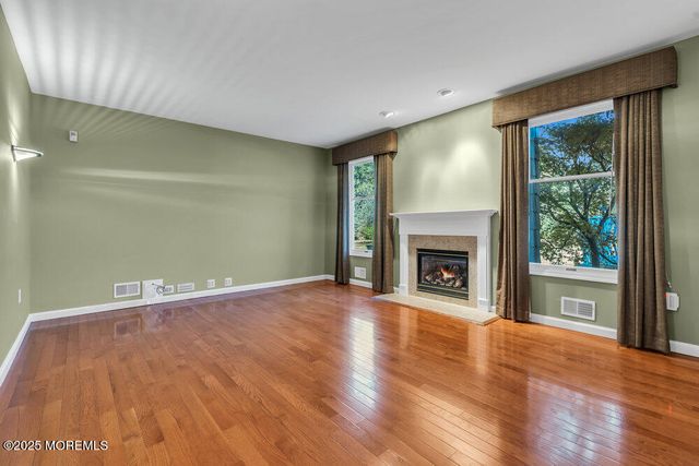 25 Iroquois Drive, Freehold, NJ 07728