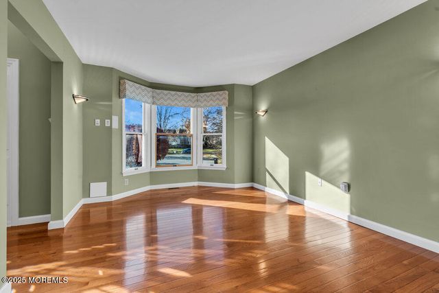 25 Iroquois Drive, Freehold, NJ 07728