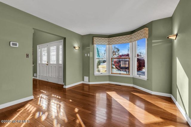 25 Iroquois Drive, Freehold, NJ 07728