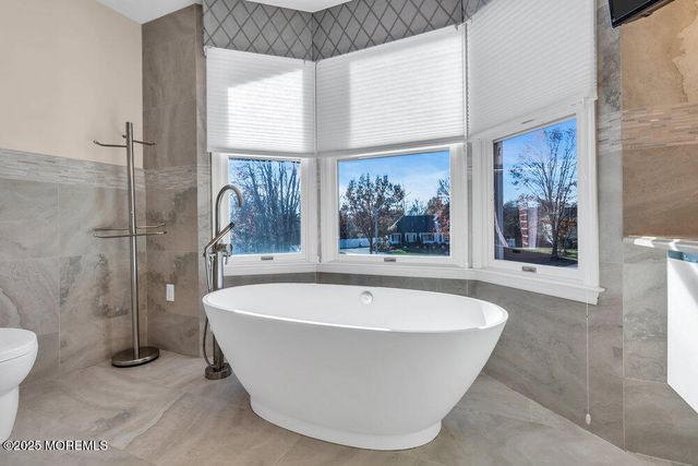 25 Iroquois Drive, Freehold, NJ 07728