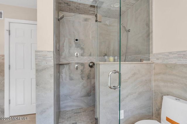 25 Iroquois Drive, Freehold, NJ 07728