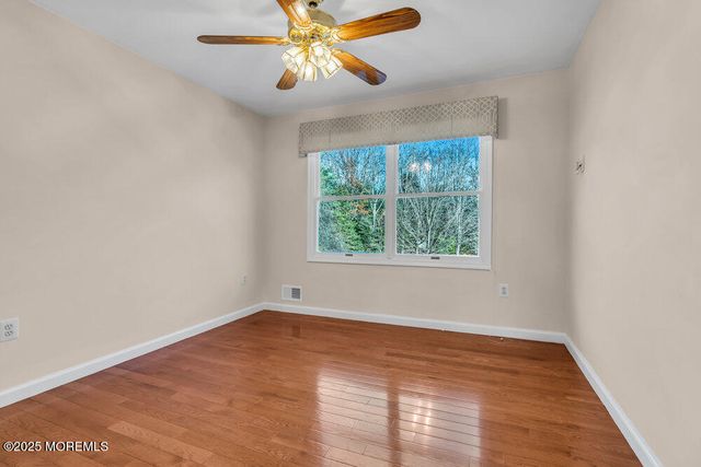 25 Iroquois Drive, Freehold, NJ 07728