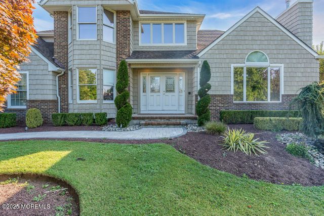 25 Iroquois Drive, Freehold, NJ 07728