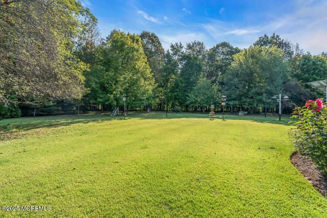 25 Iroquois Drive, Freehold, NJ 07728