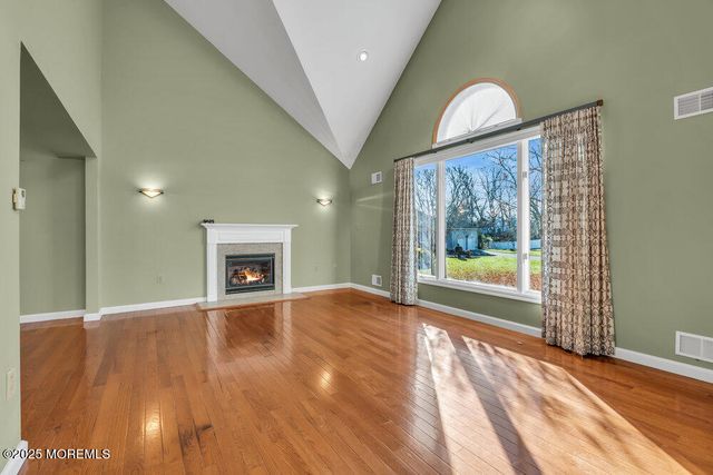 25 Iroquois Drive, Freehold, NJ 07728