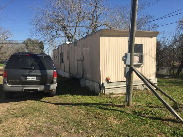 701 Alice, El Campo, TX 77437