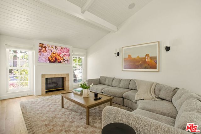 18829 Sylvan Street, Tarzana, CA 91335