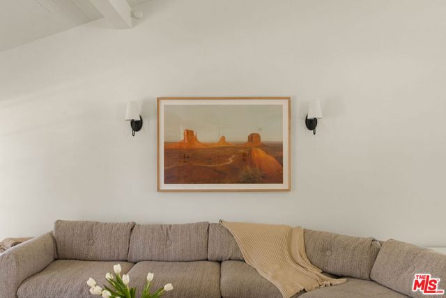 18829 Sylvan Street, Tarzana, CA 91335