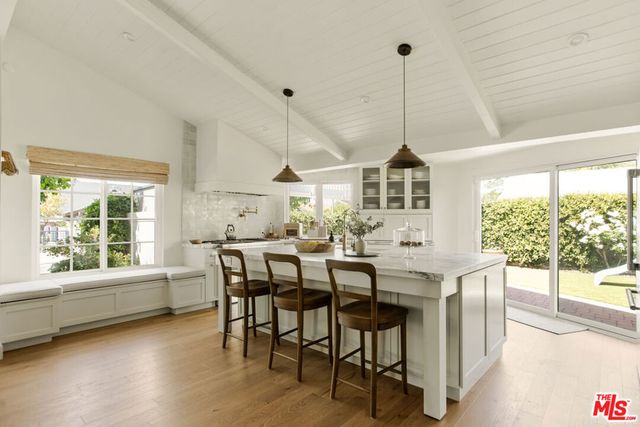 18829 Sylvan Street, Tarzana, CA 91335