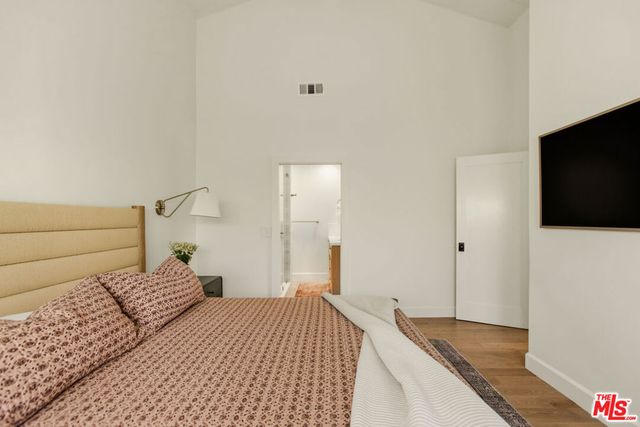 18829 Sylvan Street, Tarzana, CA 91335