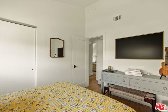 18829 Sylvan Street, Tarzana, CA 91335