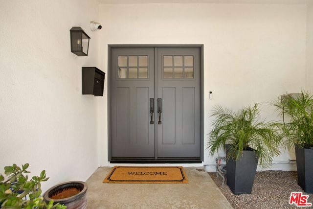 18829 Sylvan Street, Tarzana, CA 91335