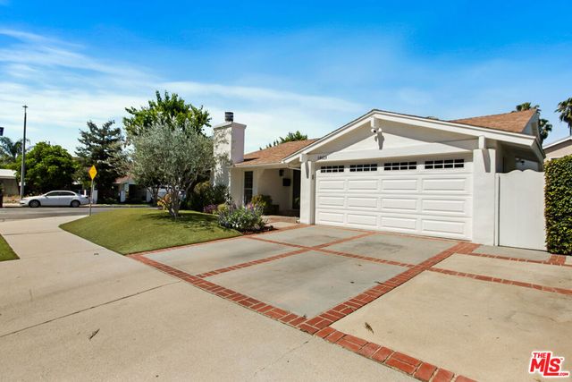 18829 Sylvan Street, Tarzana, CA 91335