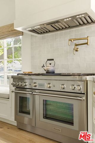 18829 Sylvan Street, Tarzana, CA 91335