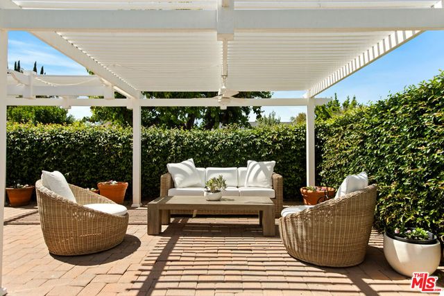 18829 Sylvan Street, Tarzana, CA 91335