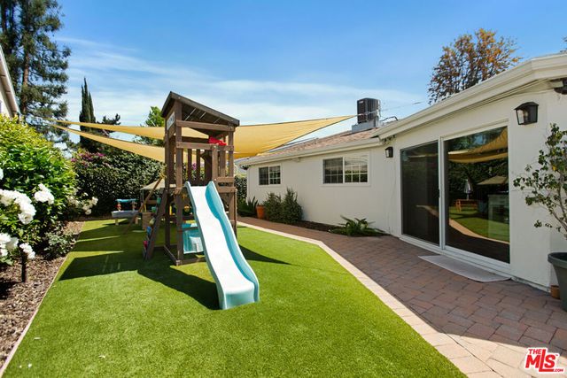 18829 Sylvan Street, Tarzana, CA 91335